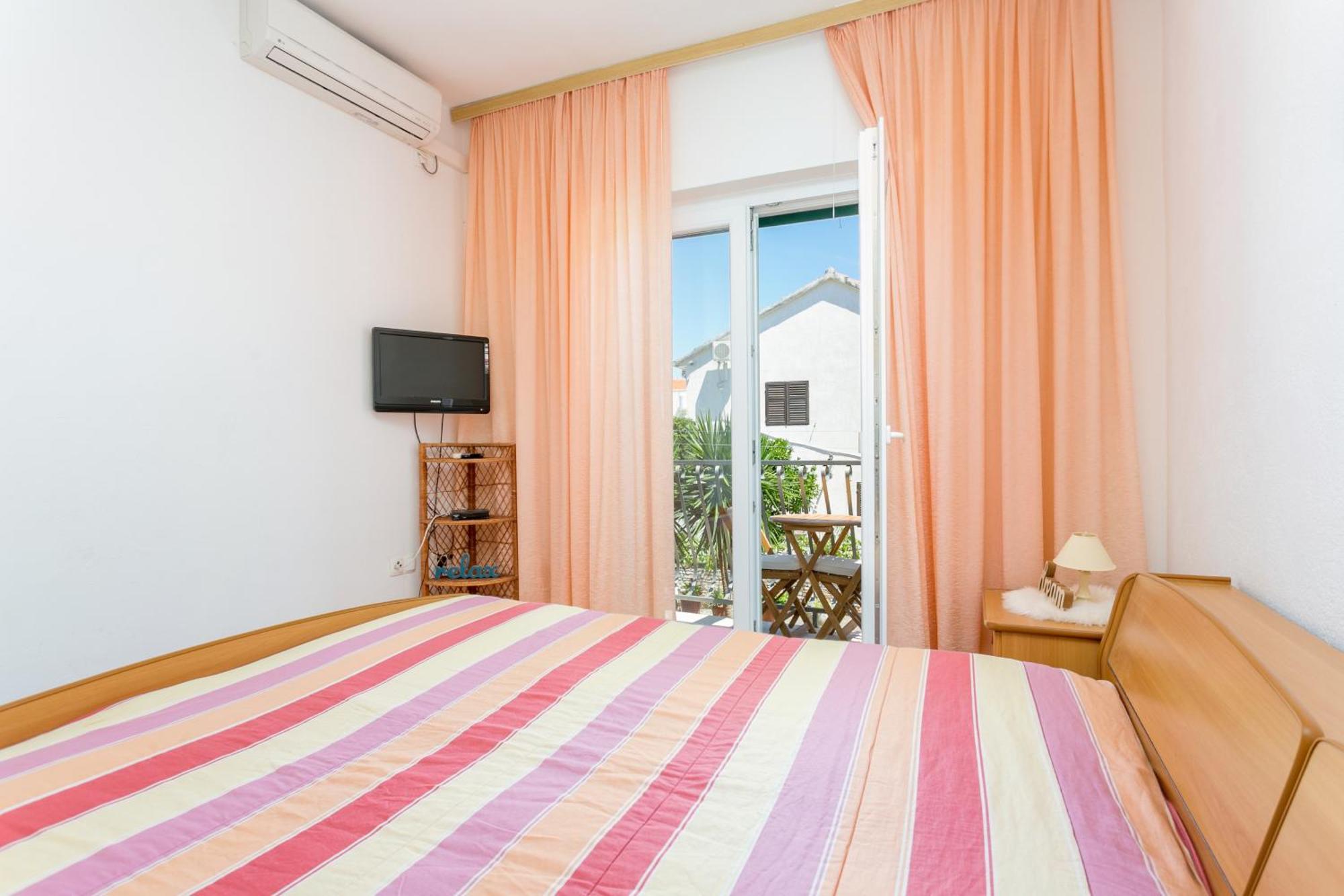 Apartments And Rooms With Parking Space Supetar, Brac - 5658 客房 照片