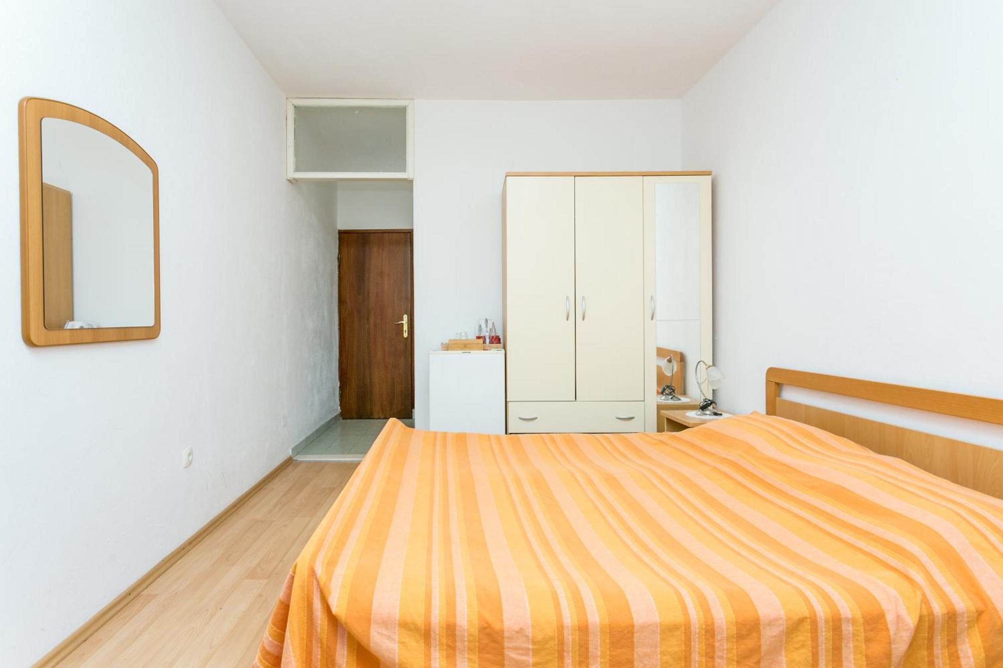 Apartments And Rooms With Parking Space Supetar, Brac - 5658 客房 照片